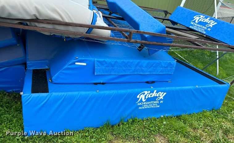 image for item EH6718 Pole vaulting equipment