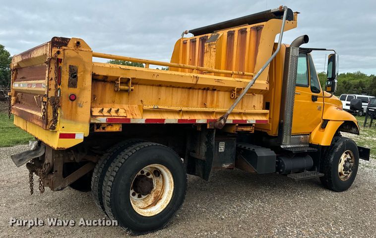 image for item EH6729 2004 International 7400 dump truck