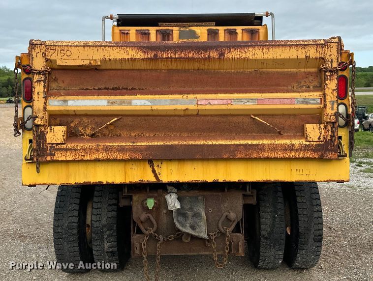 image for item EH6729 2004 International 7400 dump truck