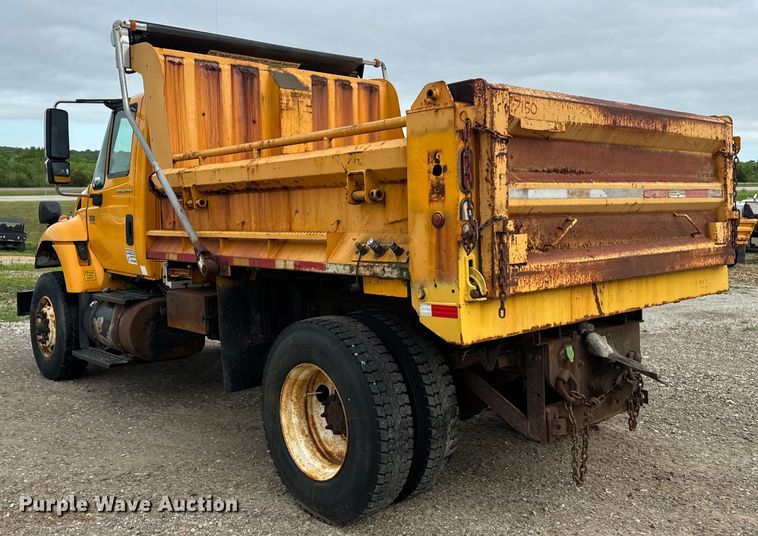 image for item EH6729 2004 International 7400 dump truck