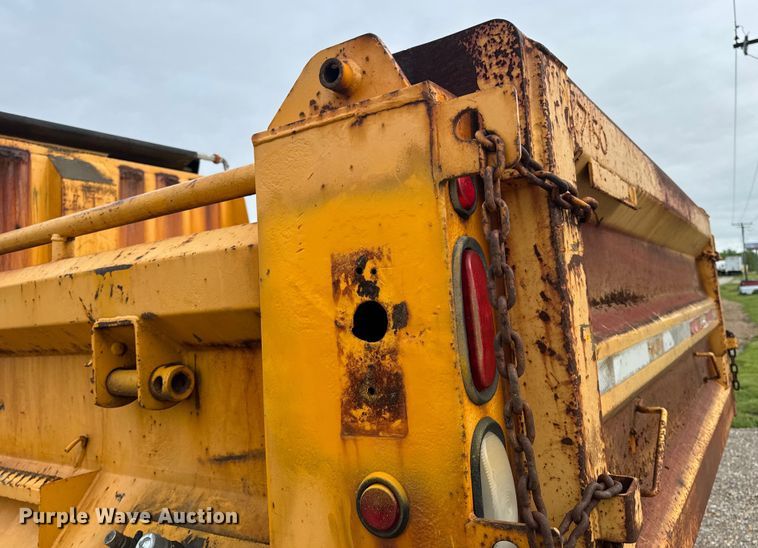 image for item EH6729 2004 International 7400 dump truck