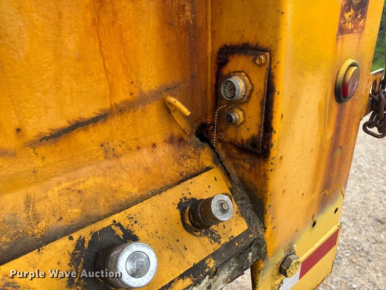 image for item EH6729 2004 International 7400 dump truck