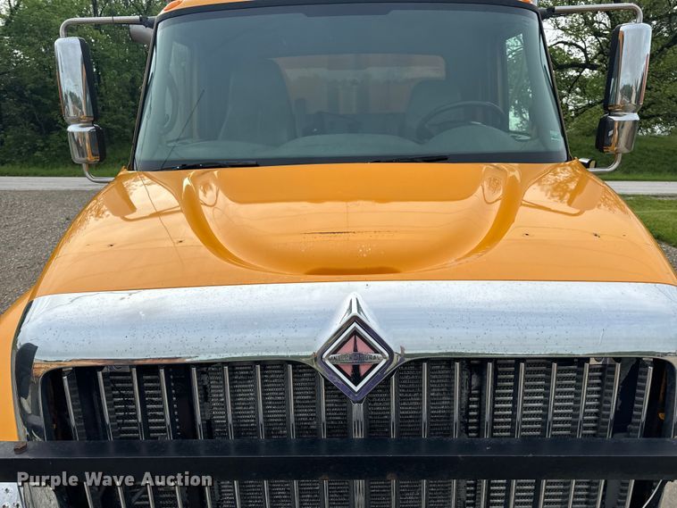 image for item EH6729 2004 International 7400 dump truck