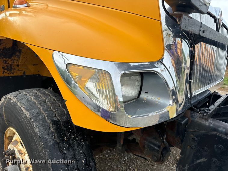 image for item EH6729 2004 International 7400 dump truck