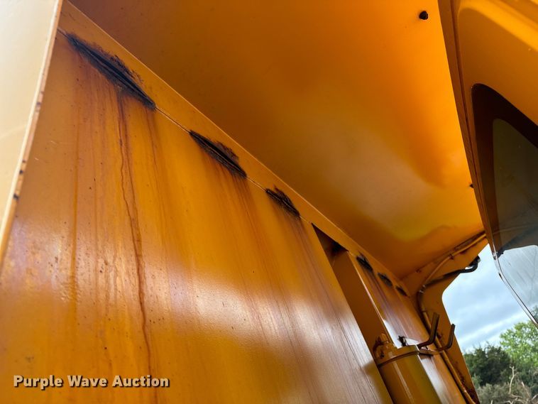 image for item EH6729 2004 International 7400 dump truck