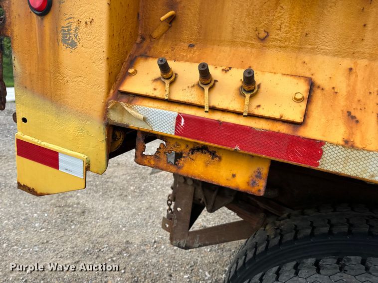 image for item EH6729 2004 International 7400 dump truck