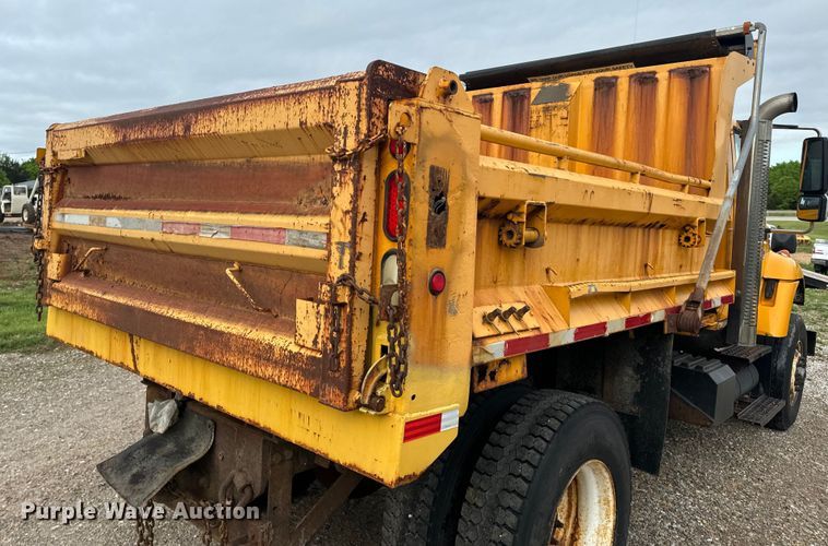 image for item EH6729 2004 International 7400 dump truck