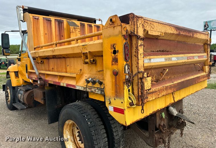 image for item EH6729 2004 International 7400 dump truck
