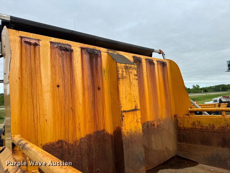 image for item EH6729 2004 International 7400 dump truck