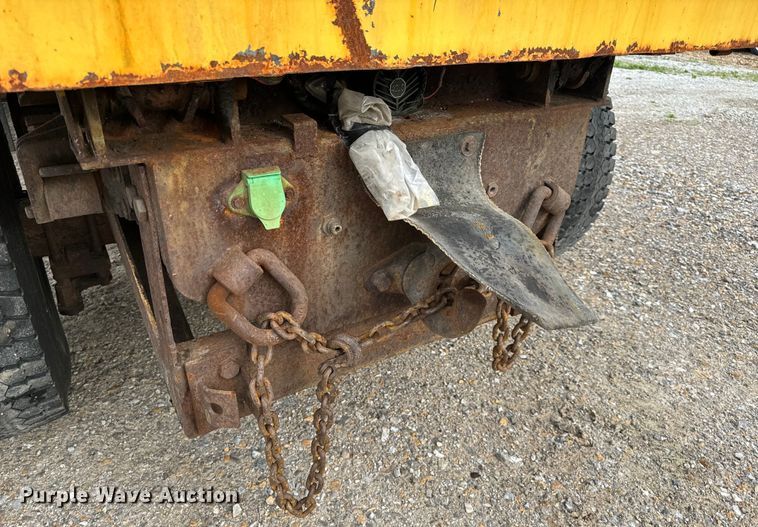 image for item EH6729 2004 International 7400 dump truck