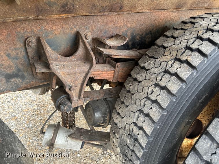 image for item EH6729 2004 International 7400 dump truck