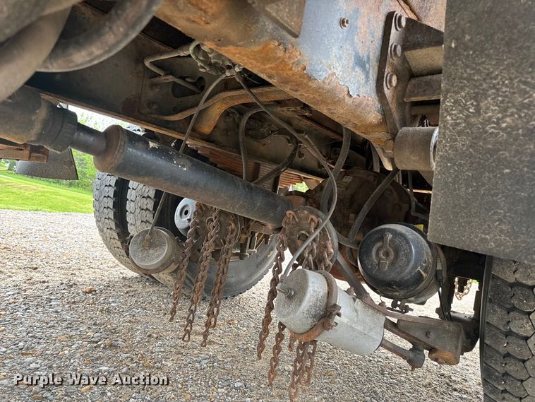 image for item EH6729 2004 International 7400 dump truck