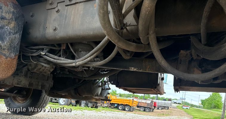 image for item EH6729 2004 International 7400 dump truck