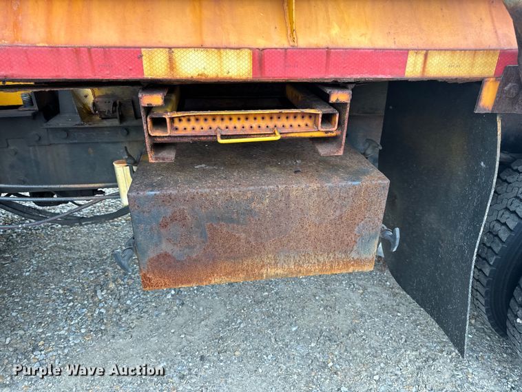 image for item EH6729 2004 International 7400 dump truck