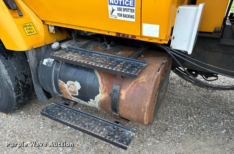 image for item EH6729 2004 International 7400 dump truck