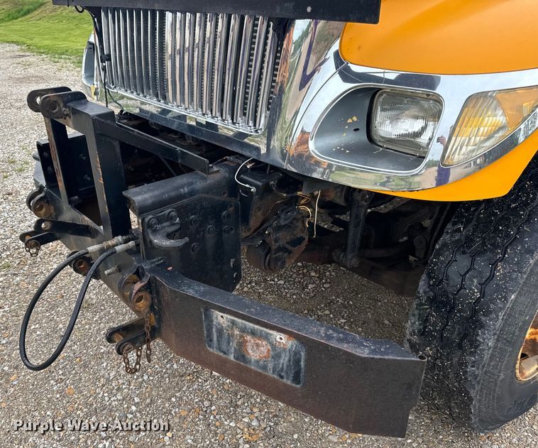 image for item EH6729 2004 International 7400 dump truck