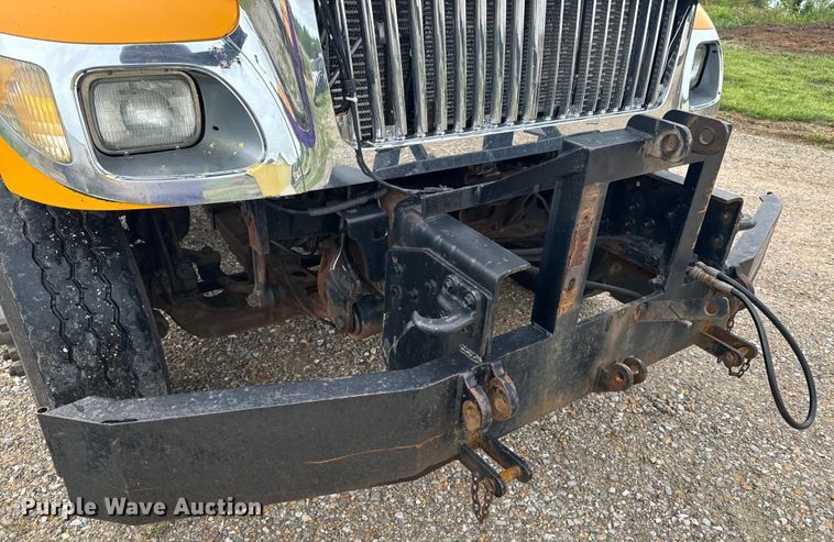 image for item EH6729 2004 International 7400 dump truck