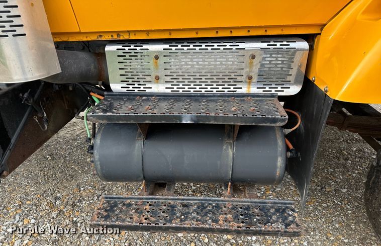 image for item EH6729 2004 International 7400 dump truck