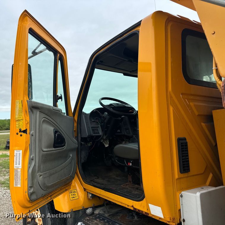 image for item EH6729 2004 International 7400 dump truck