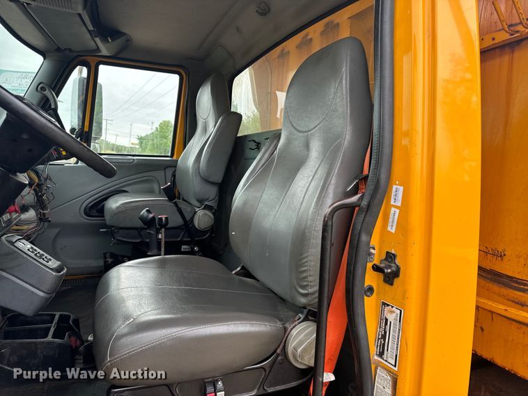 image for item EH6729 2004 International 7400 dump truck