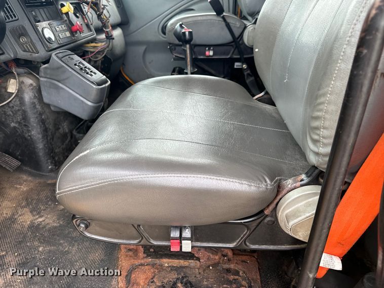 image for item EH6729 2004 International 7400 dump truck