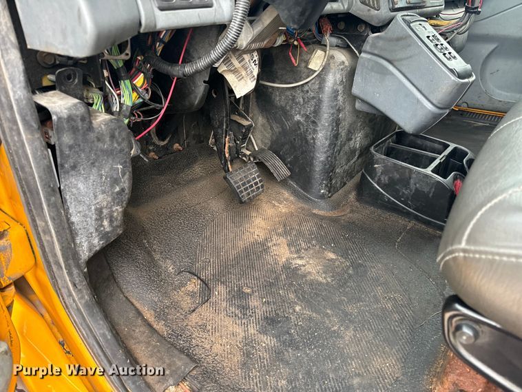 image for item EH6729 2004 International 7400 dump truck