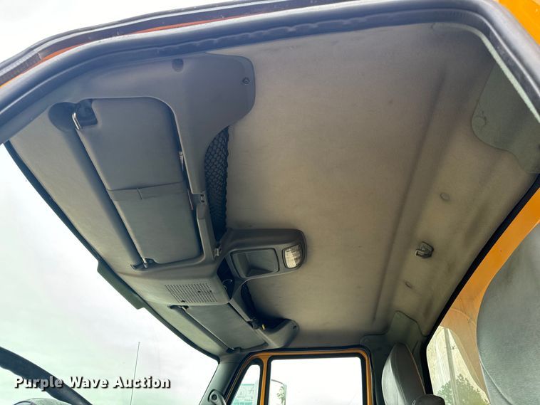 image for item EH6729 2004 International 7400 dump truck