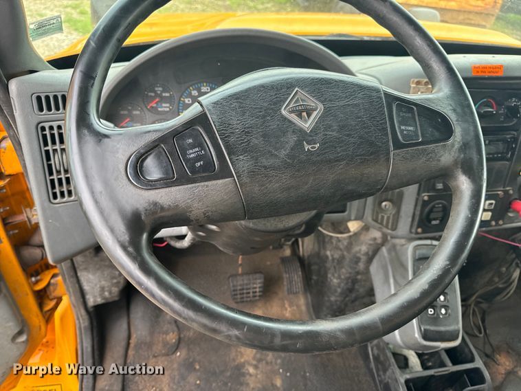 image for item EH6729 2004 International 7400 dump truck