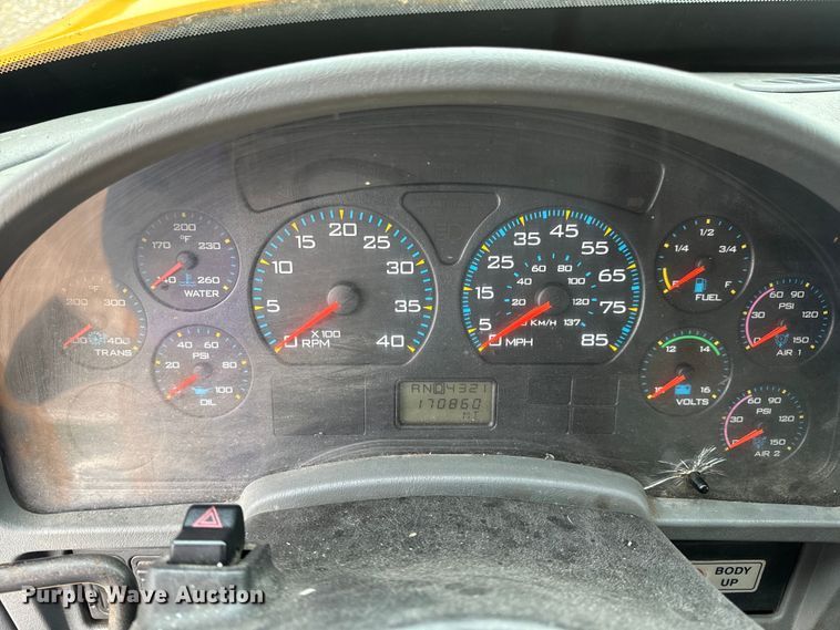 image for item EH6729 2004 International 7400 dump truck