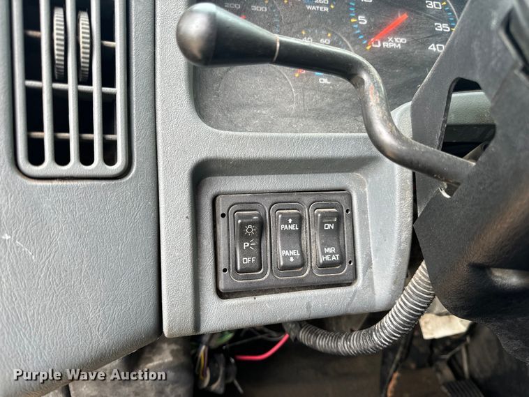 image for item EH6729 2004 International 7400 dump truck