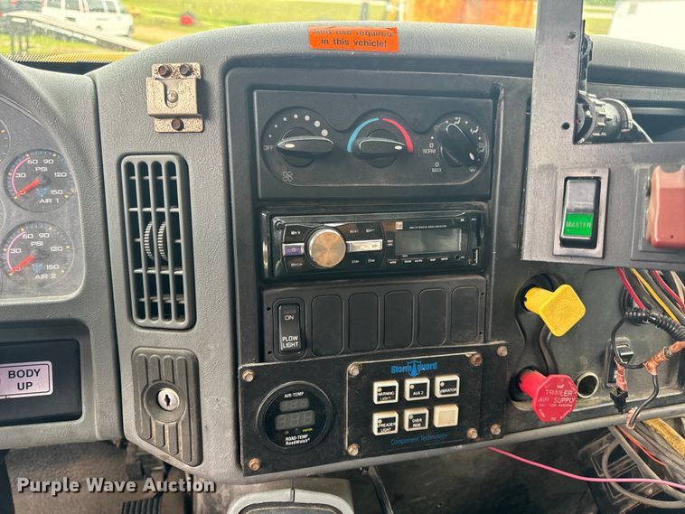 image for item EH6729 2004 International 7400 dump truck