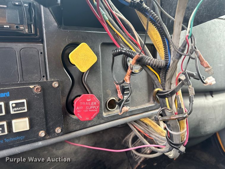 image for item EH6729 2004 International 7400 dump truck