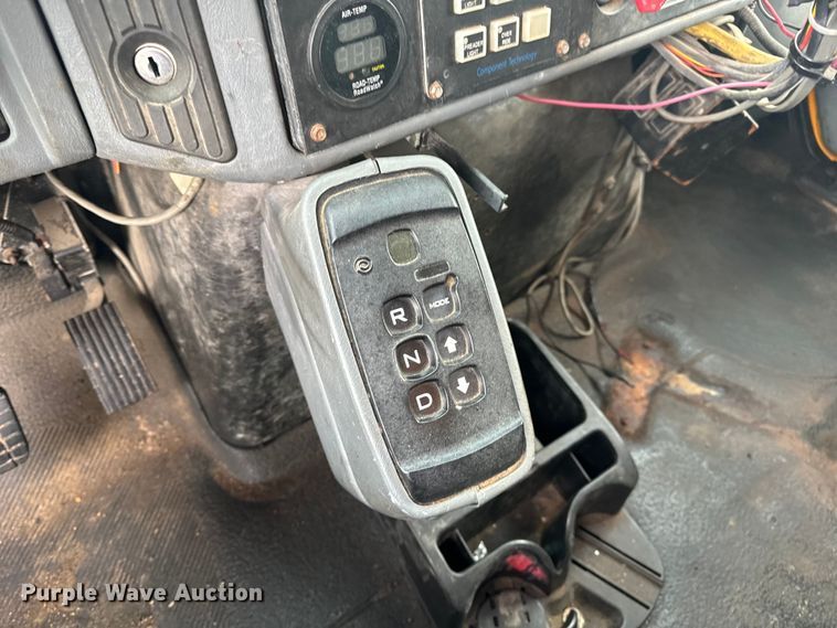 image for item EH6729 2004 International 7400 dump truck