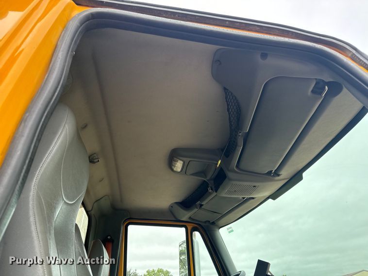 image for item EH6729 2004 International 7400 dump truck