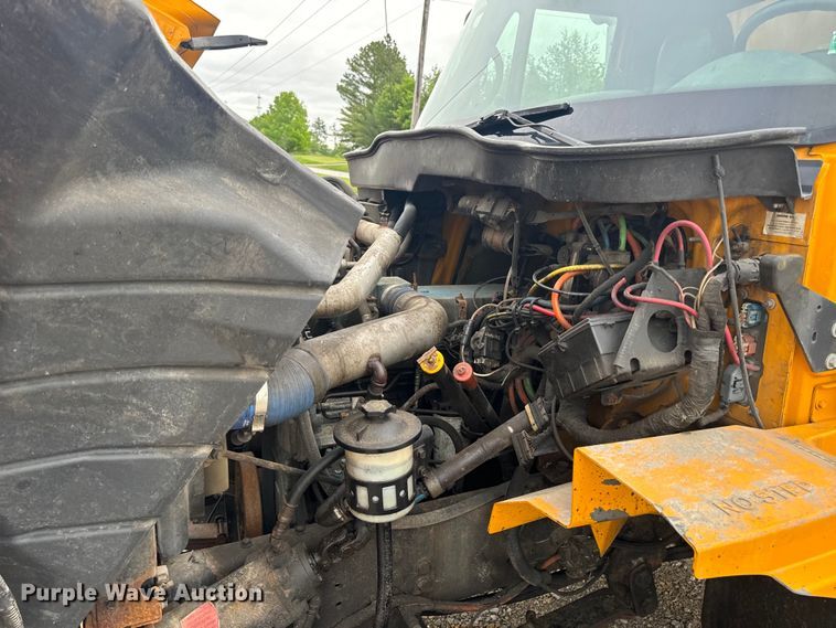 image for item EH6729 2004 International 7400 dump truck