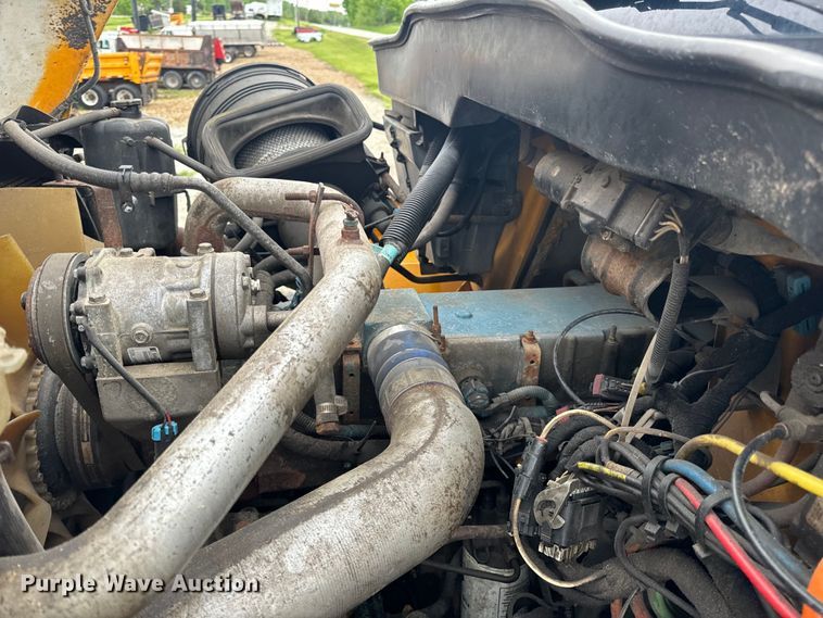 image for item EH6729 2004 International 7400 dump truck