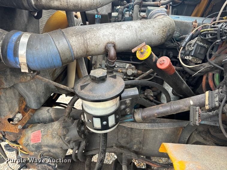 image for item EH6729 2004 International 7400 dump truck