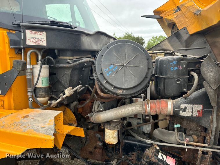 image for item EH6729 2004 International 7400 dump truck