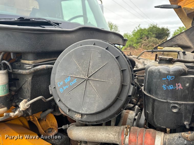 image for item EH6729 2004 International 7400 dump truck