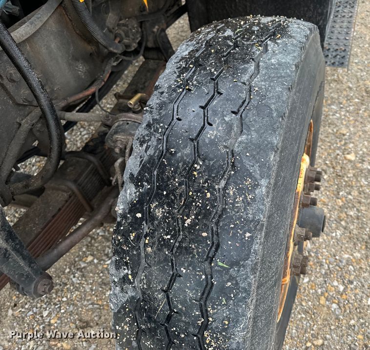 image for item EH6729 2004 International 7400 dump truck