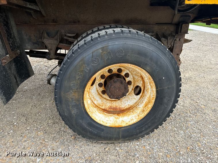 image for item EH6729 2004 International 7400 dump truck