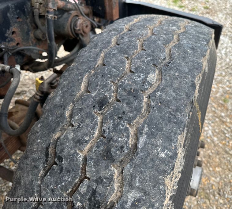 image for item EH6729 2004 International 7400 dump truck