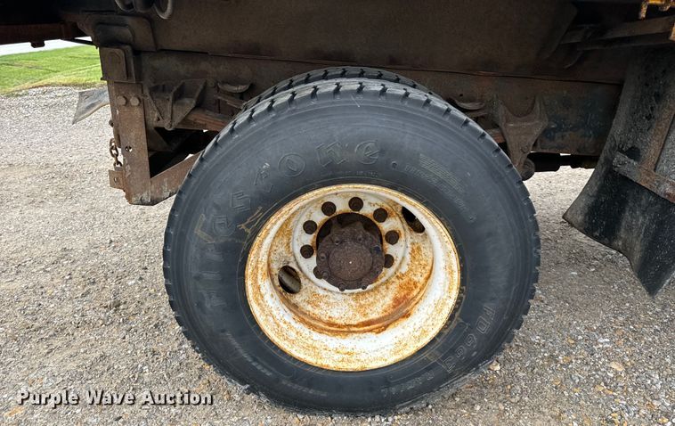 image for item EH6729 2004 International 7400 dump truck