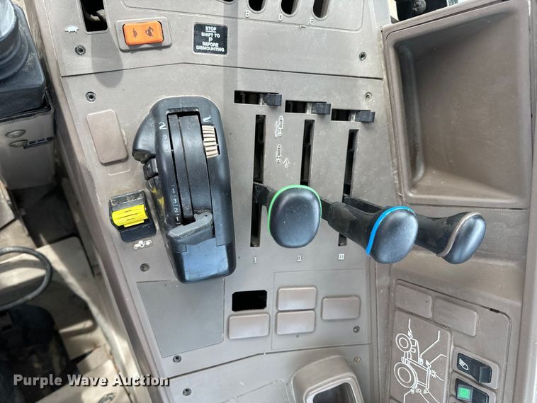 image for item EH6732 2012 John Deere 6125M MFWD tractor