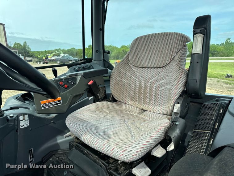 image for item EH6733 2016 Kubota M6-131 MFWD tractor