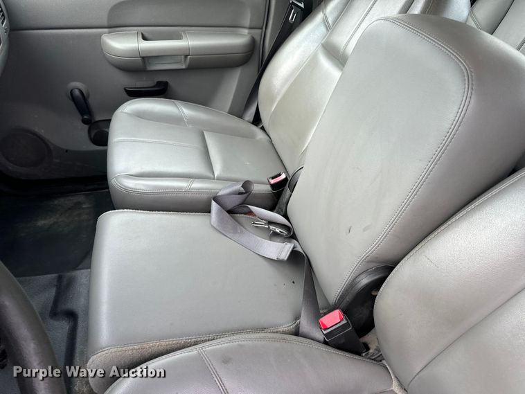 image for item EH6735 2007 Chevrolet Silverado 1500 Ext. Cab pickup truck