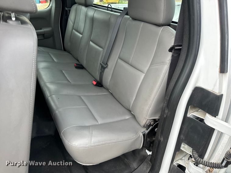 image for item EH6735 2007 Chevrolet Silverado 1500 Ext. Cab pickup truck