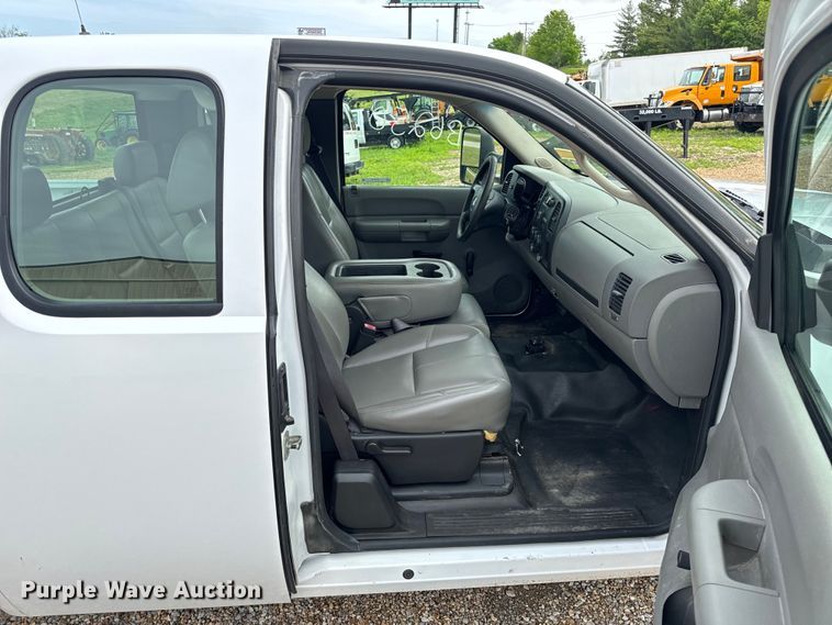 image for item EH6735 2007 Chevrolet Silverado 1500 Ext. Cab pickup truck