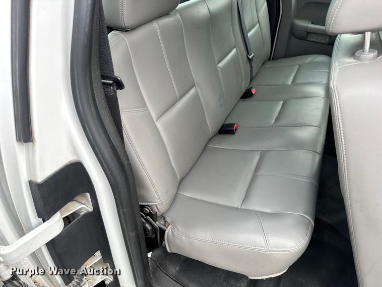 image for item EH6735 2007 Chevrolet Silverado 1500 Ext. Cab pickup truck