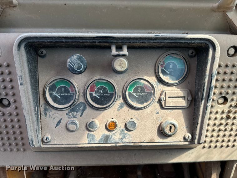 image for item EJ0599 1998 John Deere 555G loader
